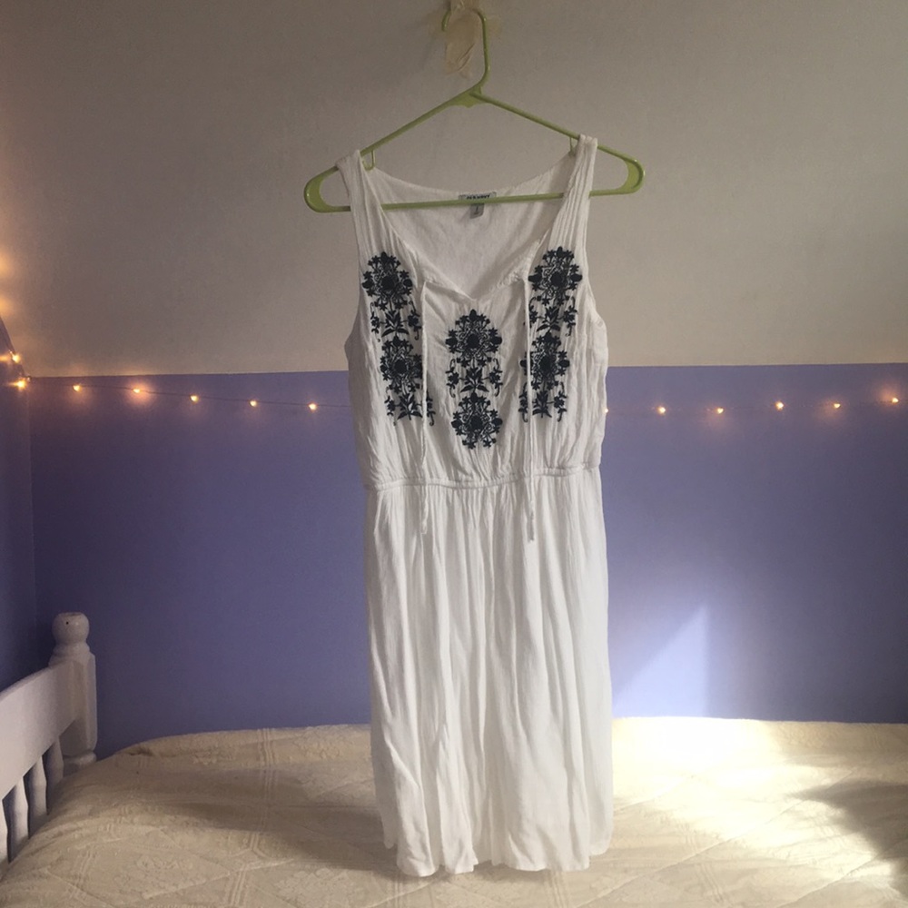 White, sleeveless dress